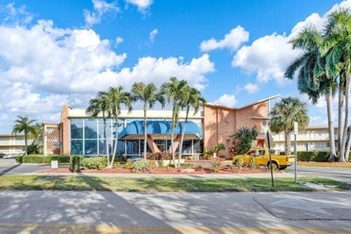 Private Hallandale Beach Studio Wbath Walking Distance To The Beach Pool Free Parking エクステリア 写真